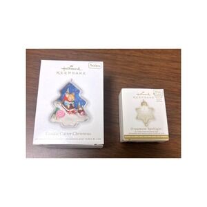 Lot Of 2 Hallmark Keepsake‎ Snowflake Christmas Ornament Spotlight Cookie cutter